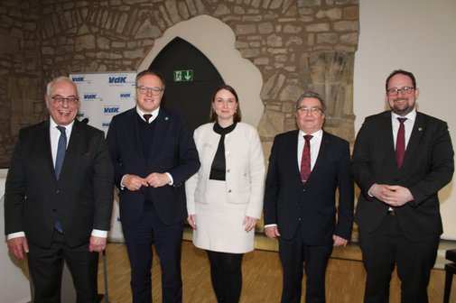 Vier Männer und eine Frau